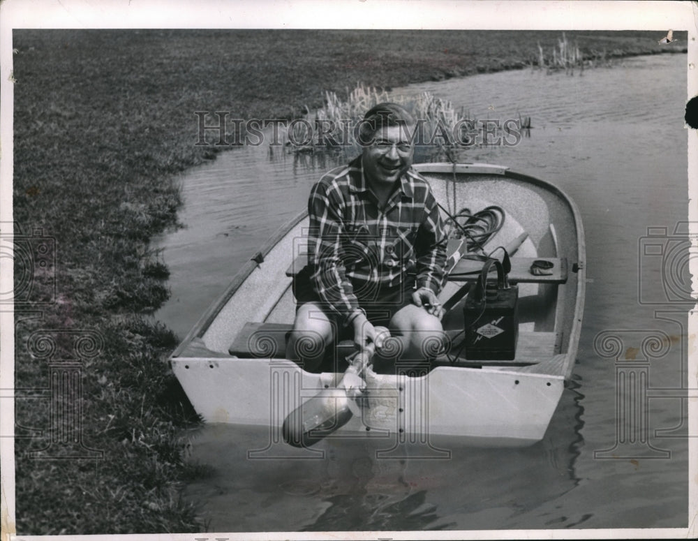 1958 James Kapp Chandler Electric Outboard Motor - Historic Images