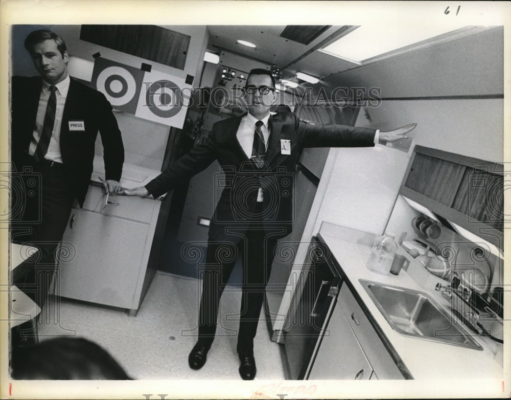 1970 Press Photo Dr. Kraft Ehrichke Space Spinning Stations - Historic Images