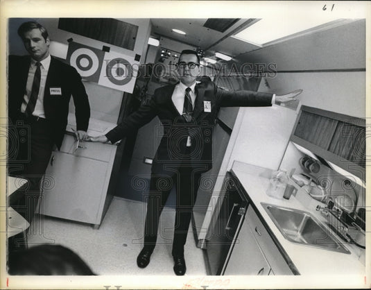 1970 Press Photo Dr. Kraft Ehrichke Space Spinning Stations - Historic Images