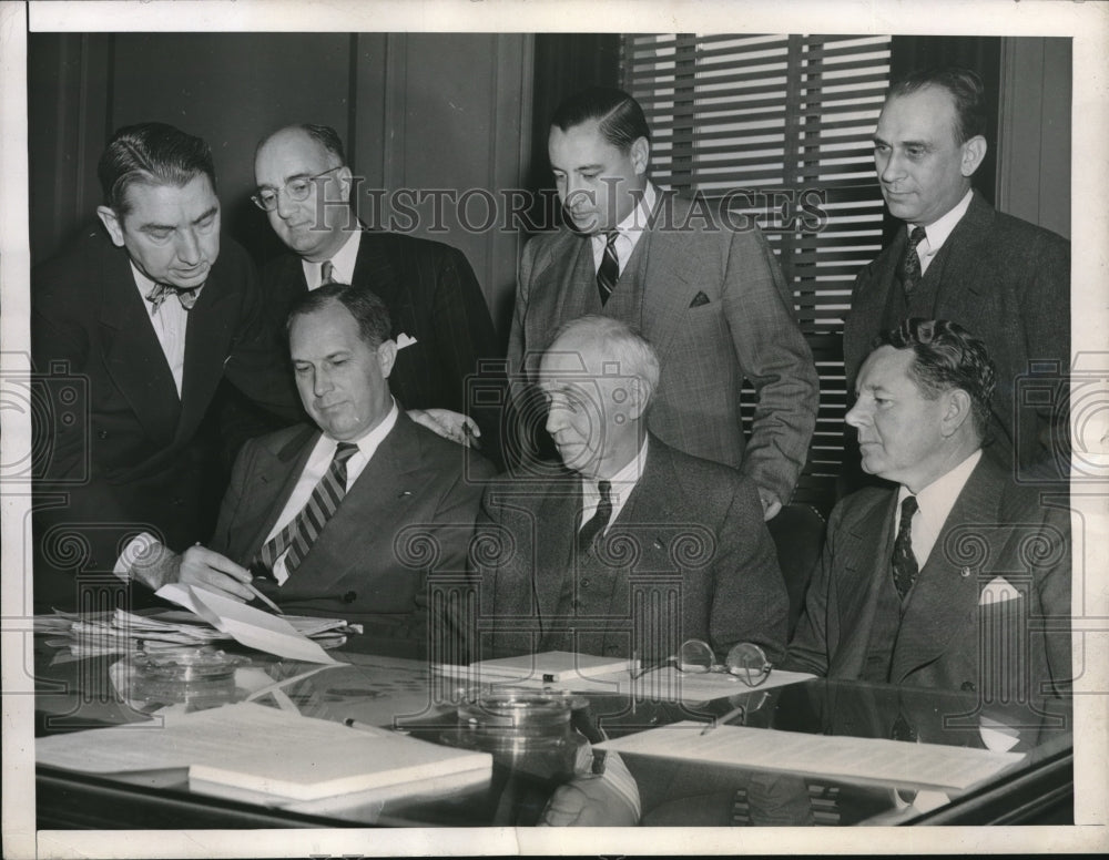 1946 Press Photo D.C. Atty Gen Tom Clark, USec of War K Royall,H Mitchell-Historic Images