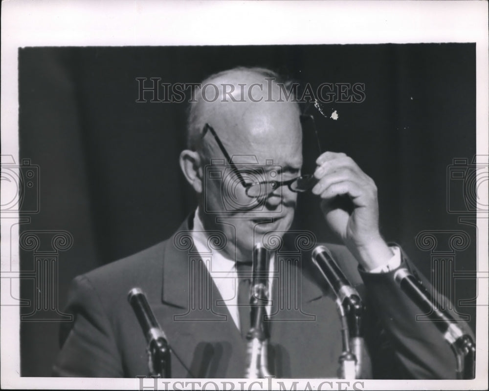 1954 Man Speaking - Historic Images