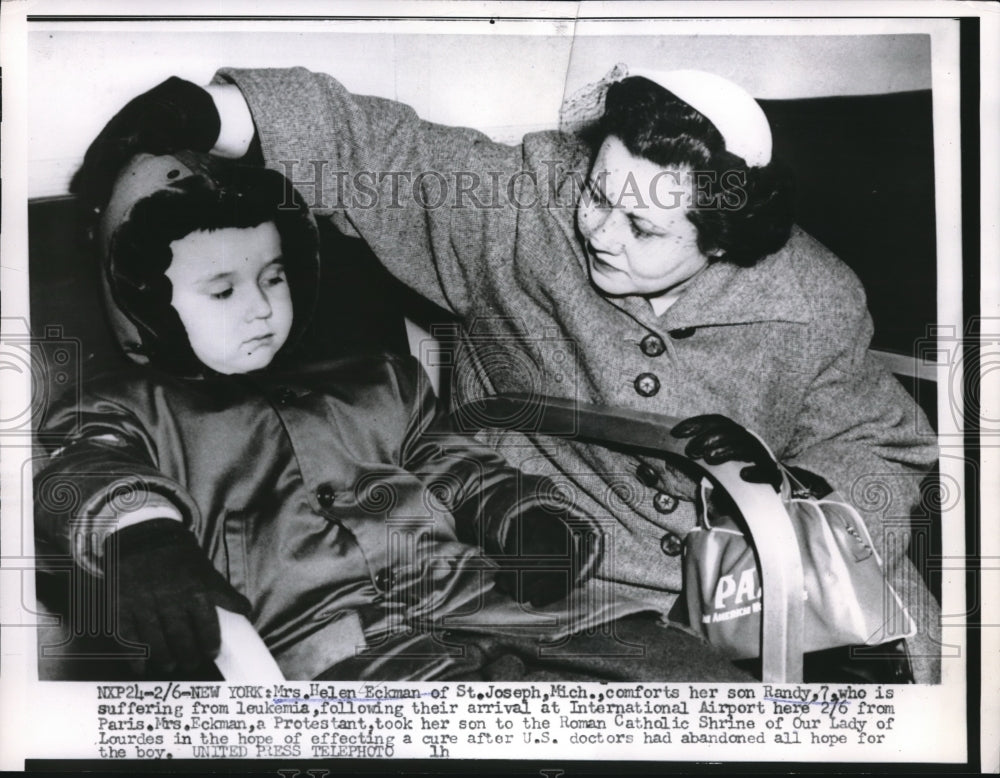 1938 Press Photo NYC, Mrs Helen Eckman &amp; son Randy who has leukemia - nec03527-Historic Images