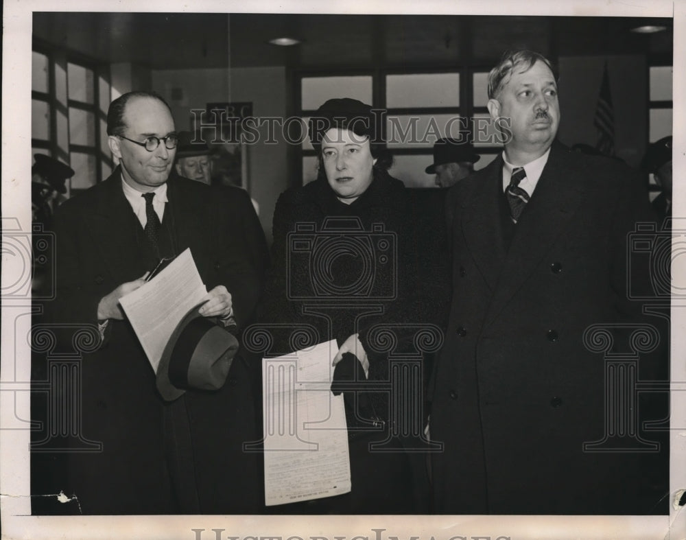 1941 Leigh Hunt, Elizabeth Deegan, Cecil Cross Released from Nazis - Historic Images