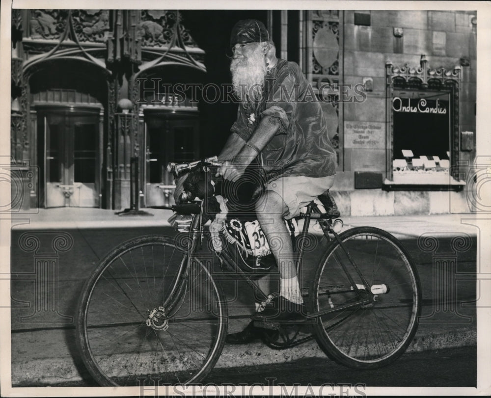 1953 84 Year Old Tom Brown Rides Bike Through Chicago - Historic Images