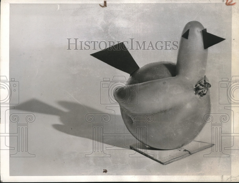 1945 Press Photo Cleveland Ohio Garden Ornament Melvin Meyer - Historic Images