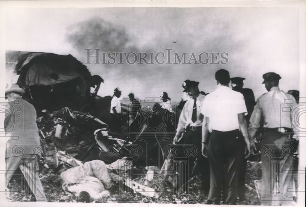 1953 Police and firemen search wreckage C - Historic Images