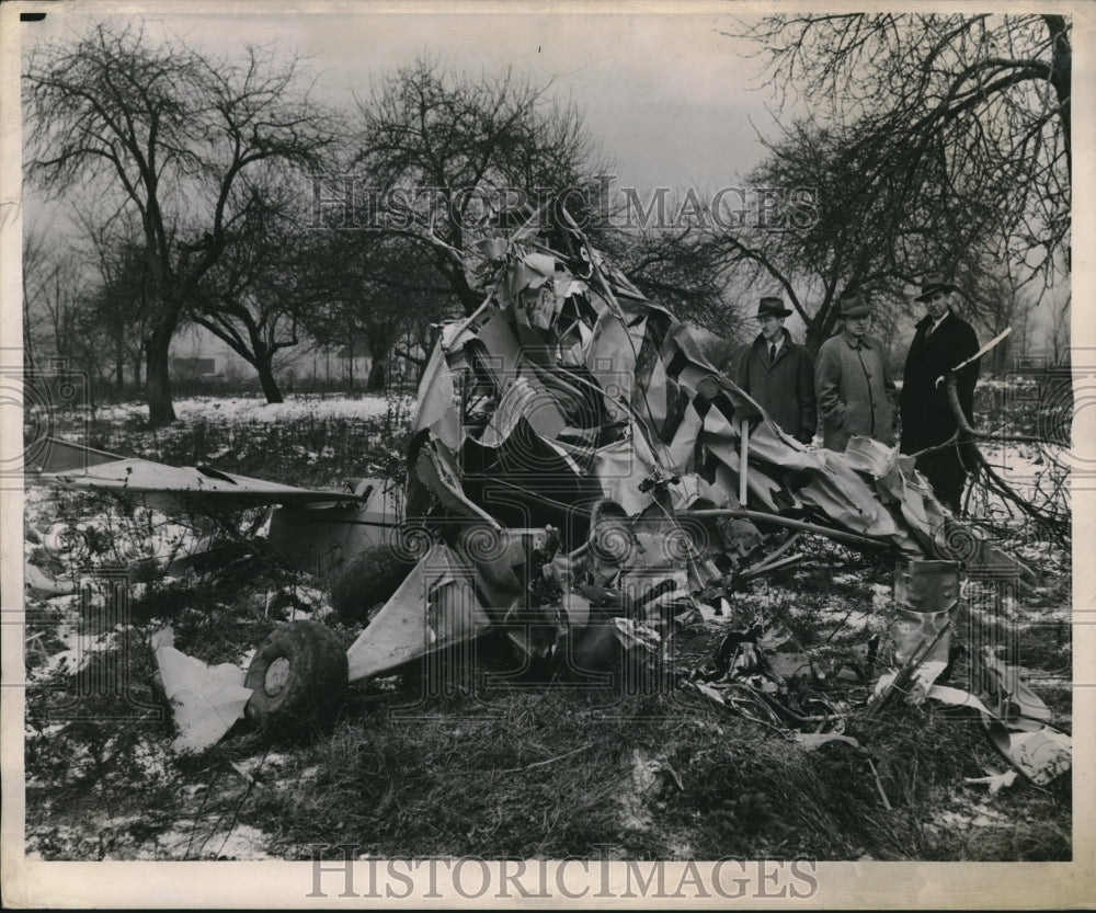 1944 Wreckage Of Training Plane Which Crashed Near Akron Ohio - Historic Images