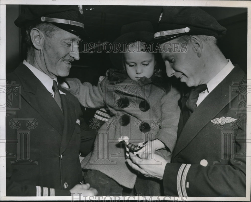 1946 Captain Joseph B. Kuhn &amp; Roland Brown Of Eastern Airliner - Historic Images