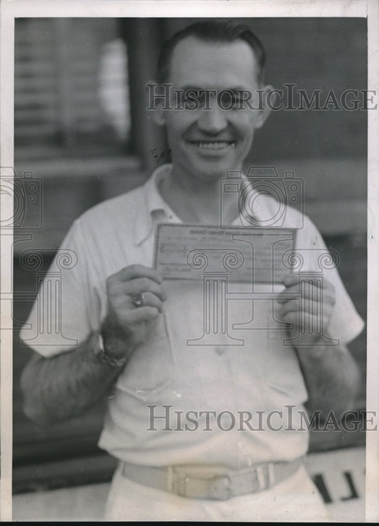 1939 Claude Elkins Joyfully Reads Check Wired To Him By Washington - Historic Images
