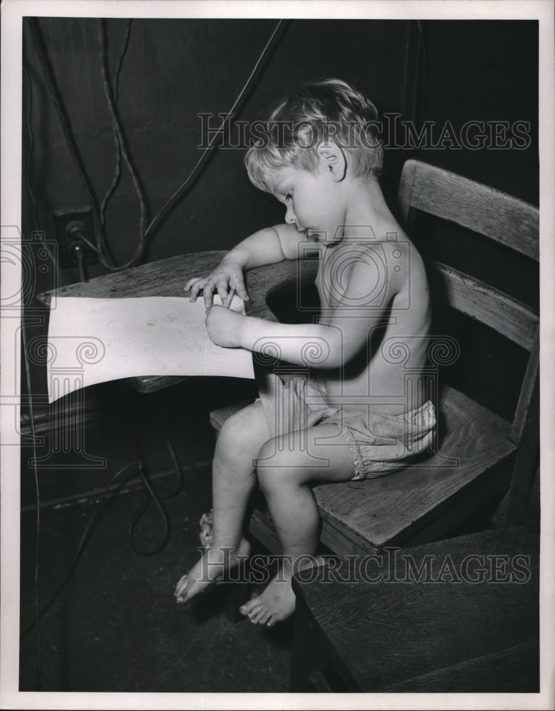 Press Photo Mike Estergall took stroll at 4am in shorts-Historic Images