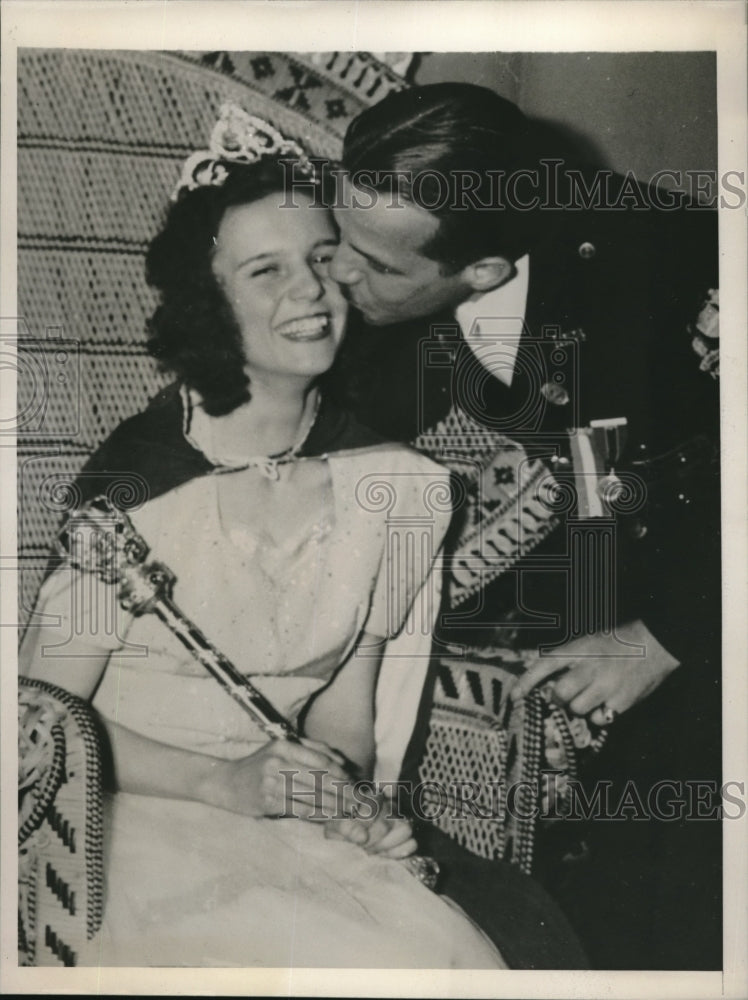 1941 Press Photo Jeremiah Cross and Betty Jane Lewis Apple Blossom Queen - Historic Images