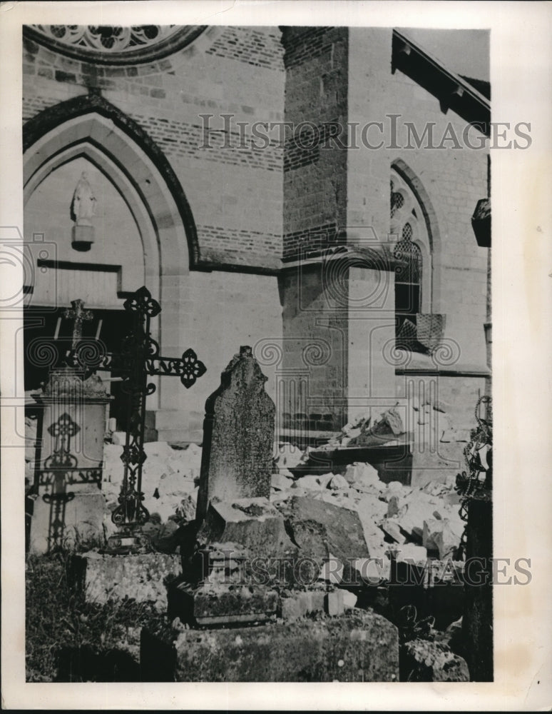 1940 France Resting place Church Graveyard - Historic Images