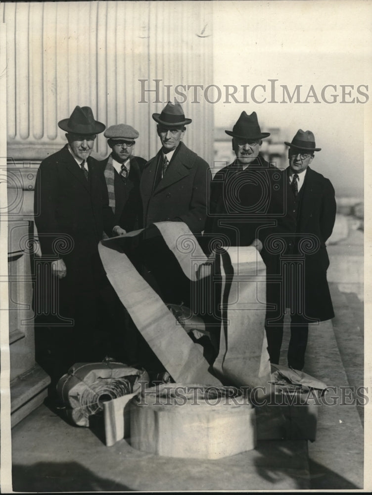 1924 Press Photo Government officials looking over two mile long petition - Historic Images