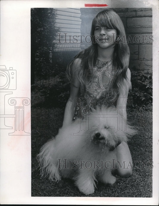 1968 Press Photo Denise Easterday Age 13 & "Sparky" Her Dog-Historic Images