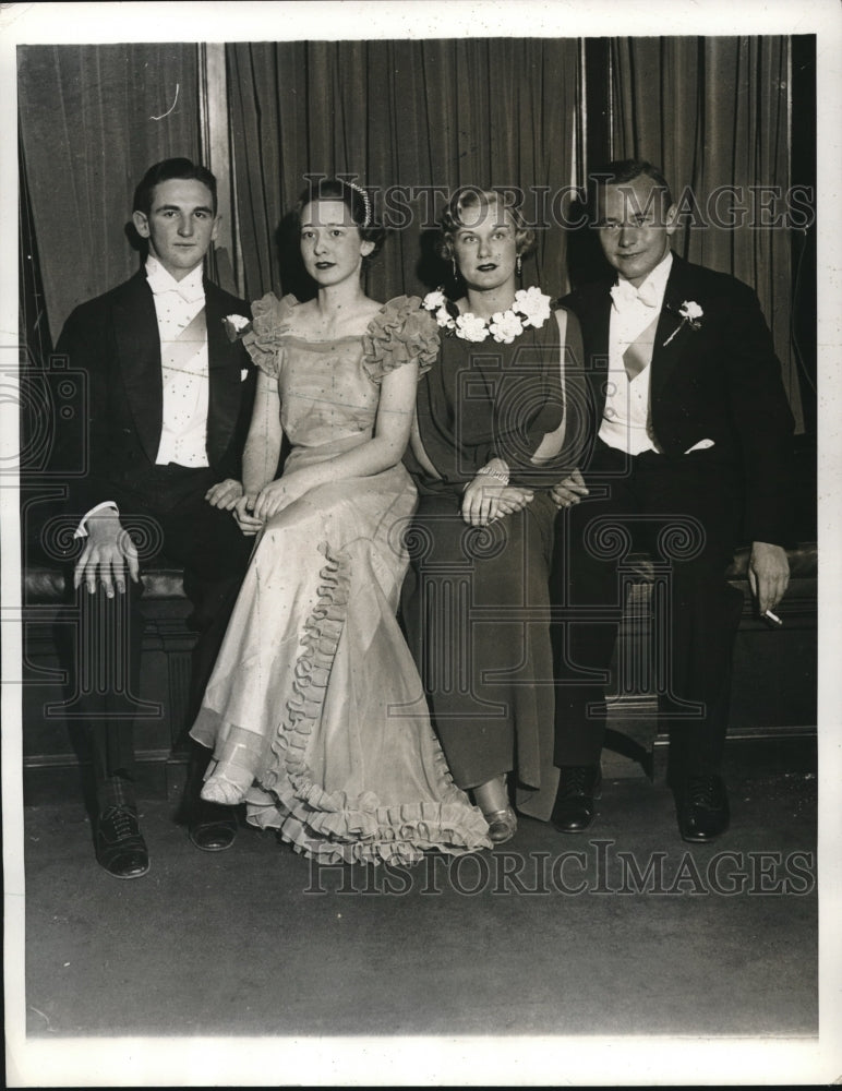 1934 Press Photo Yale Univ Jr prom, Nelson Loud, Mildred Coleman, Mildred Hawley-Historic Images