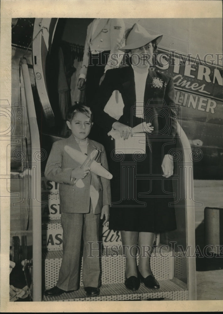 1941 Higinio Morinigo Jr, Son Paraguy President With Mother on Plane - Historic Images