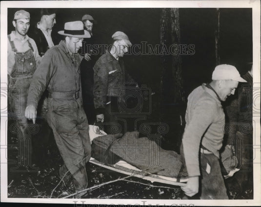 1949 Press Photo Rescue crew carrying boy down from mountain in Allentown PA - Historic Images