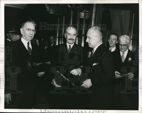 1938 Secretary of Commerce Daniel Roper & Count Rene Doynel De Saint ...