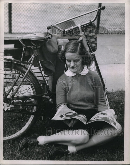 1944 Press Photo Gerry Erickson of Cleveland, Ohio at Notre Dame dormitory - Historic Images