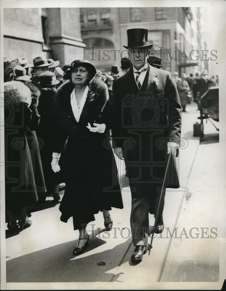 1934 Easter sunday on NYC, Park Ave, Gen. &amp; Mrs Robert L Bullard - Historic Images