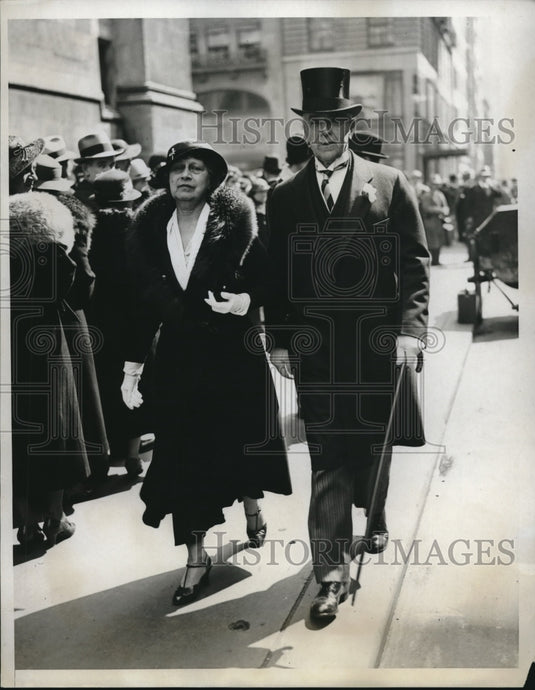 1934 Easter sunday on NYC, Park Ave, Gen. & Mrs Robert L Bullard - Historic Images