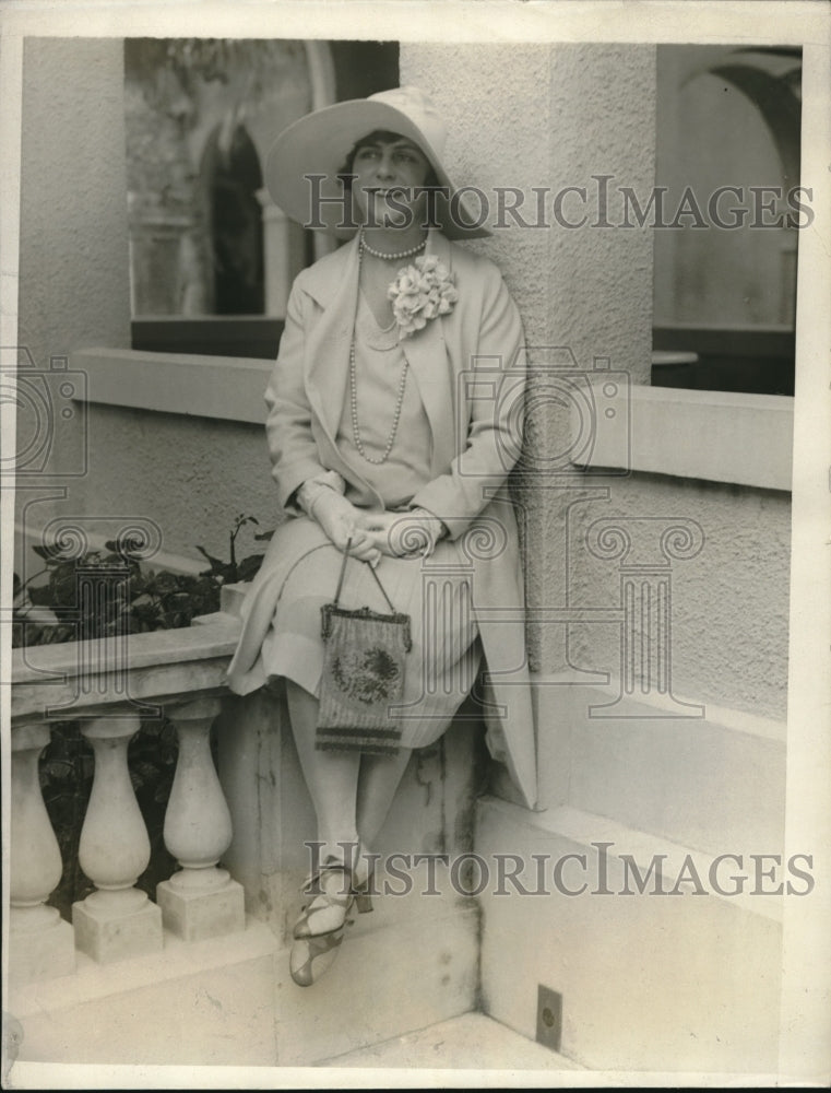 1929 socialite Mrs Earl Deakin at the Breakers Casino, Palm Beach FL - Historic Images