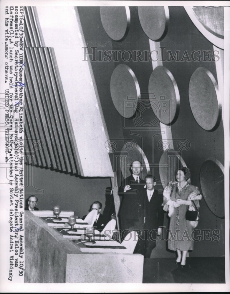 1930 Press Photo Queen Mother Elizabeth Visits United Nations General Assembly-Historic Images