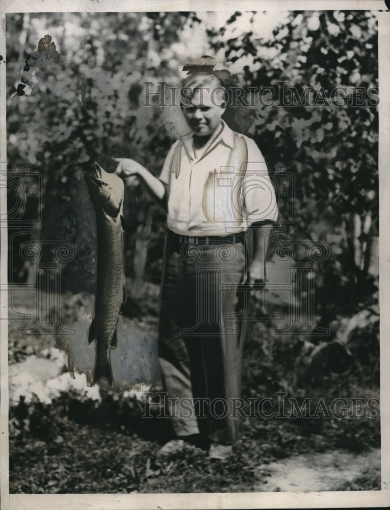 1933 Mr Jimmy Daraline with large fish he caught - Historic Images