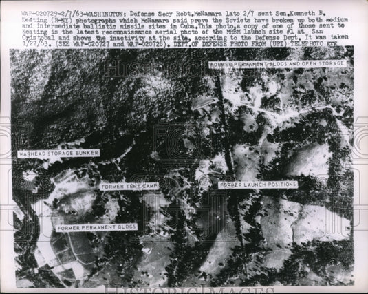1963 Press Photo Defense sec. R. McNamara has Cuba pics to prove Soviets present - Historic Images