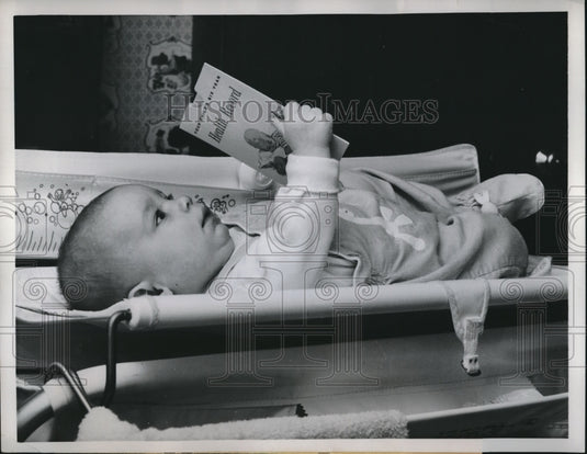 1960 Press Photo Fon Du Lac, Wis. baby Mark Brunet with healt record - Historic Images