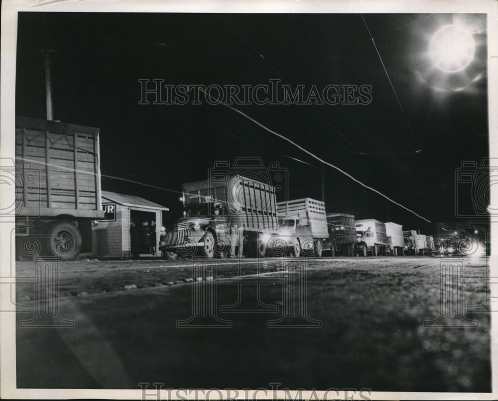 1943 St Paul Stock Yard Jammed by Hog Shipments - Historic Images