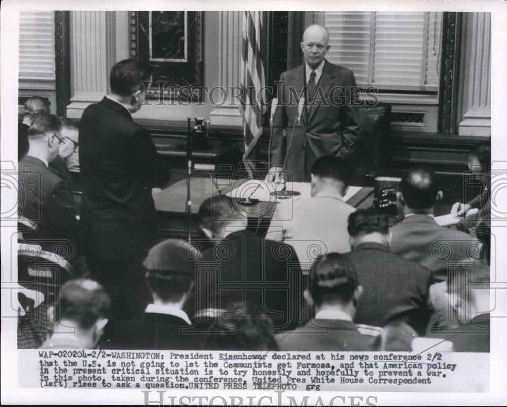 1955 Press Photo President Eisenhower speaks to press at White House-Historic Images