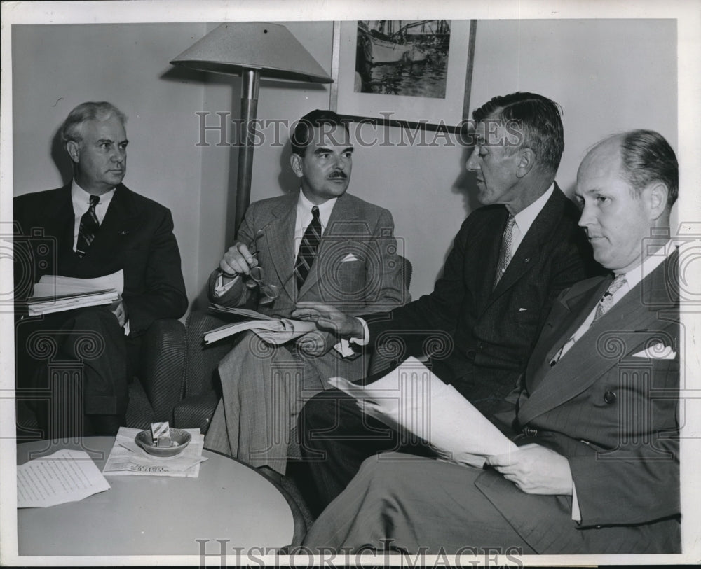 1944 Thomas E Dewey at Republican Governors Conference - Historic Images