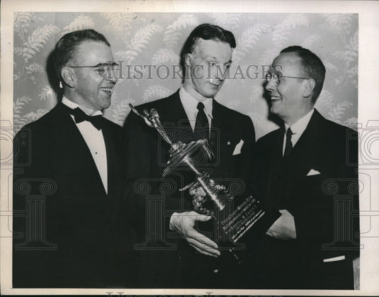 1946 Press Photo Merryl Ebert Named Most Courageous Athlete Of 1945-Historic Images