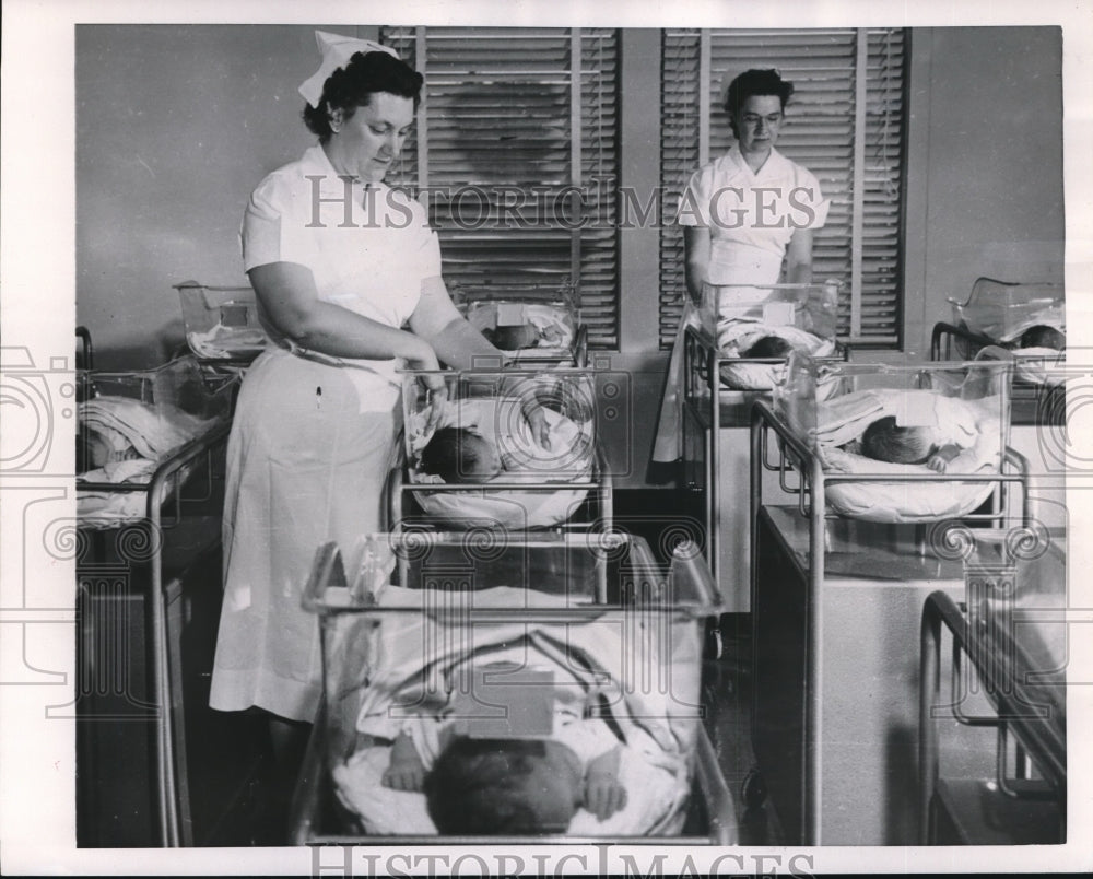 1954 Babies born at Richland Kadlee Hospital - Historic Images