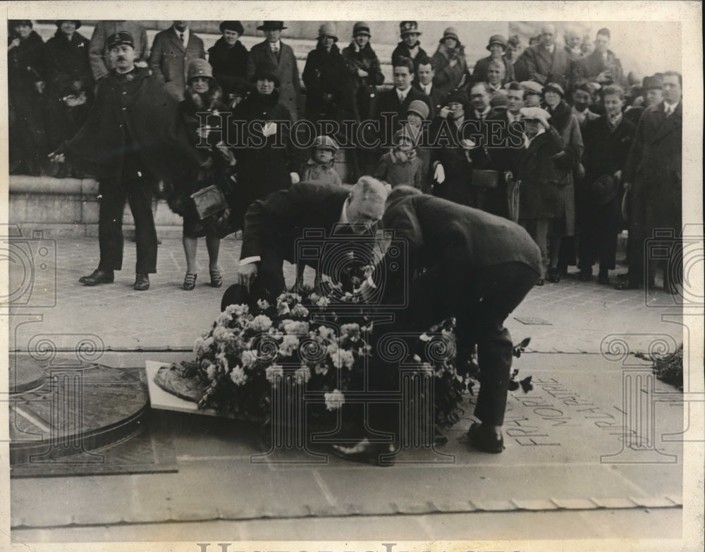 1927 Press Photo John J Pershing, James Barton honors American at arc d'Triompho - Historic Images