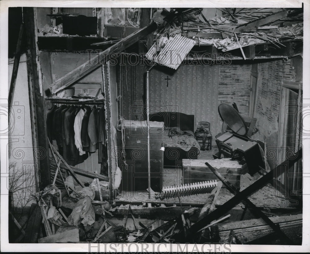 1952 Press Photo Home In Jamaica NY Demolished After Plane Crash - Historic Images