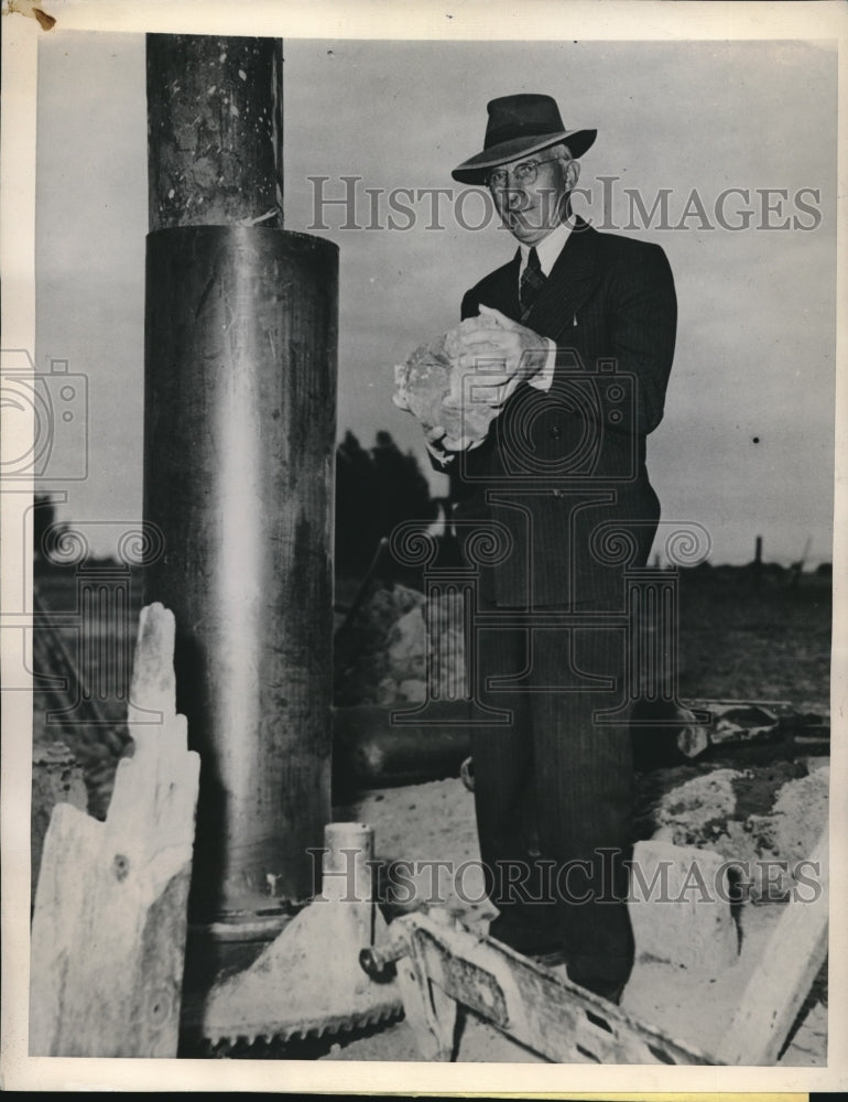 1947 Tulare, Calif. C Sturtevant, farmer drills for water gets oil - Historic Images