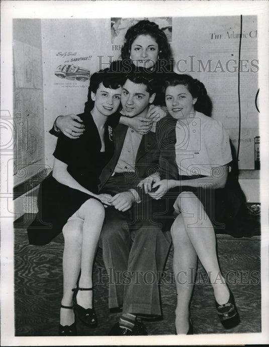 1943 Press Photo Charlie McCarthy was in national magazine while in army-Historic Images
