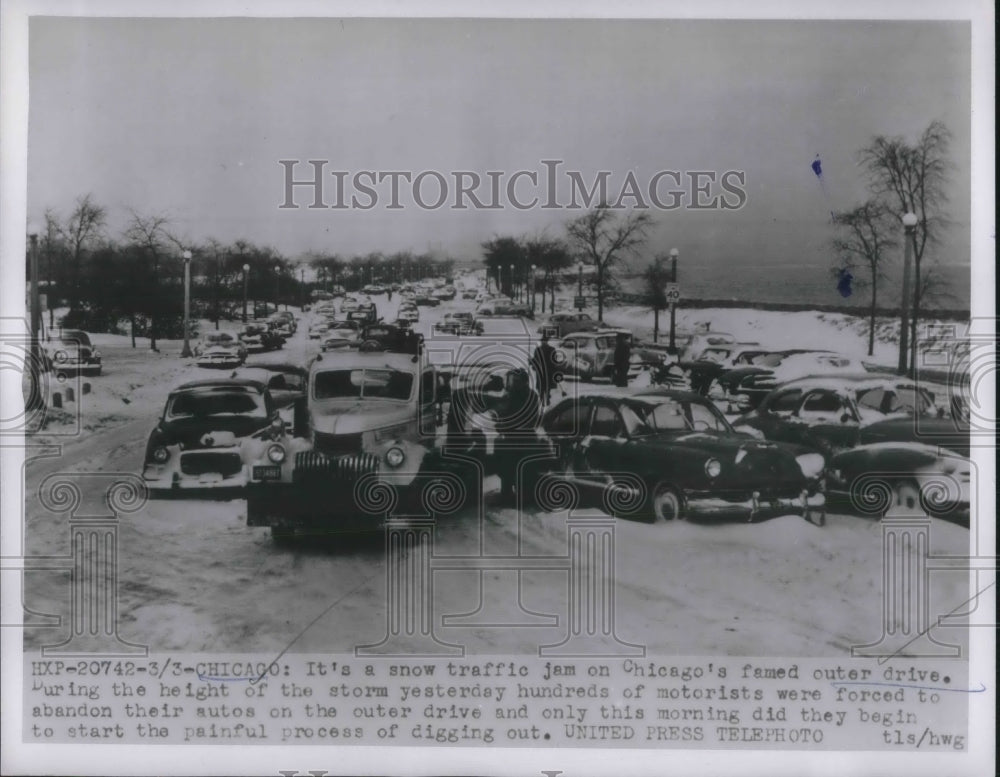 1954 Press Photo Chicago, heavy snows cause traffic jams - Historic Images