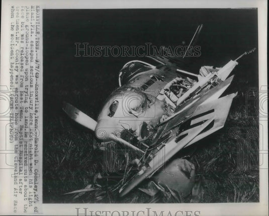 1949 Press Photo Knoxville, Tenn. wreck of HD Coonley private plane - nec06056 - Historic Images