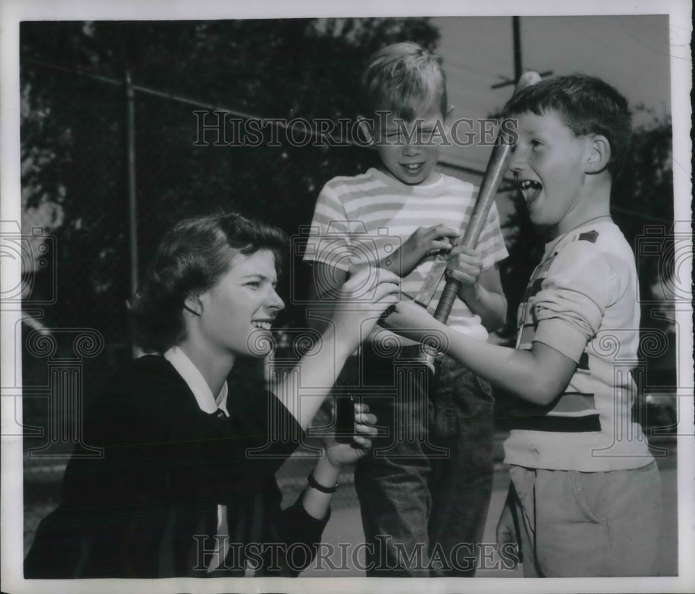 1954 Seattle, Wash. J Hill, J Crawford &amp; M Reed at baseball - Historic Images