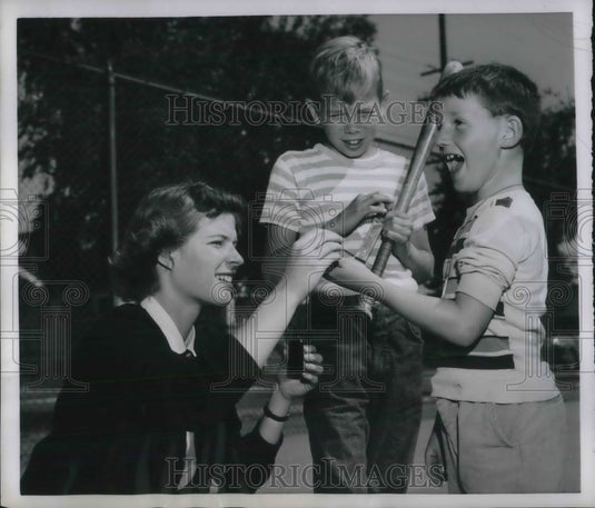 1954 Seattle, Wash. J Hill, J Crawford & M Reed at baseball - Historic Images