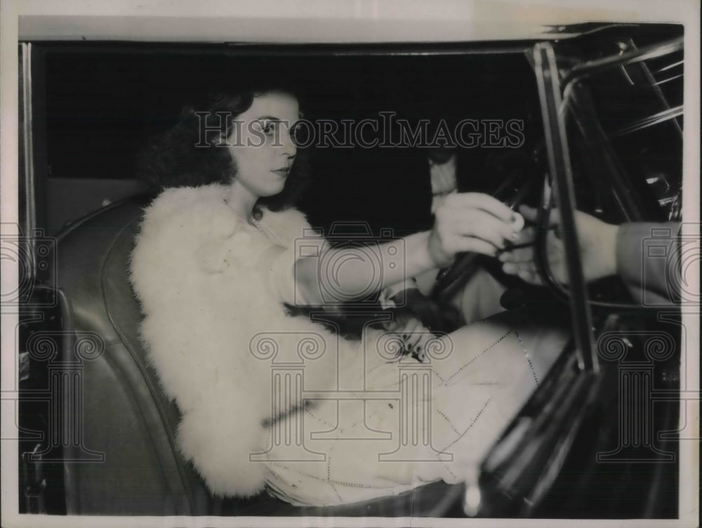 1937 Gloria Baker, NYC debutante at Palm Beach, Fla - Historic Images