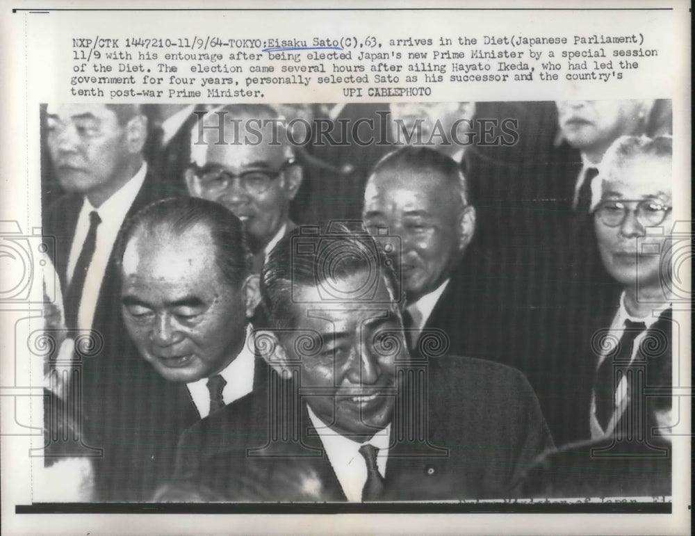 1964 Press Photo Japan&#39;s new prime minister Eisaku Sato &amp; entourage - Historic Images