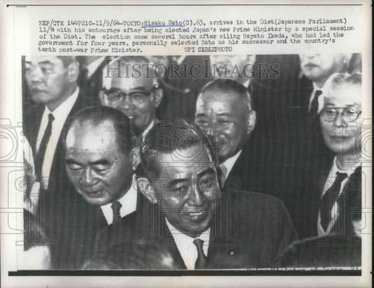 1964 Press Photo Japan's new prime minister Eisaku Sato & entourage - Historic Images