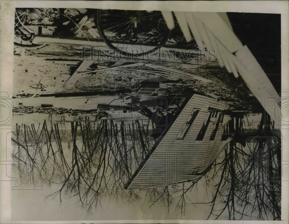 1936 Press Photo Garage damaged by flooding at Hadley, Massachusetts - Historic Images