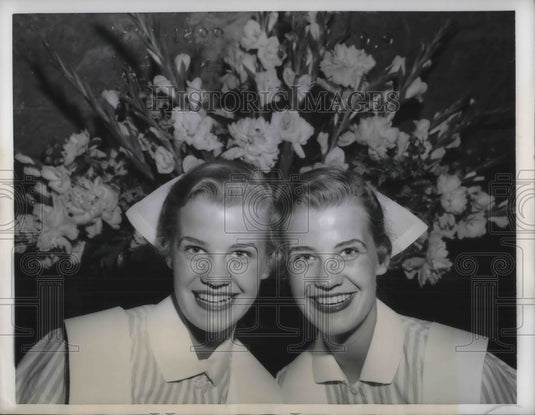 1957 NYC, Barbara Ann & Betsey A Ball at Columbia Presc med school - Historic Images