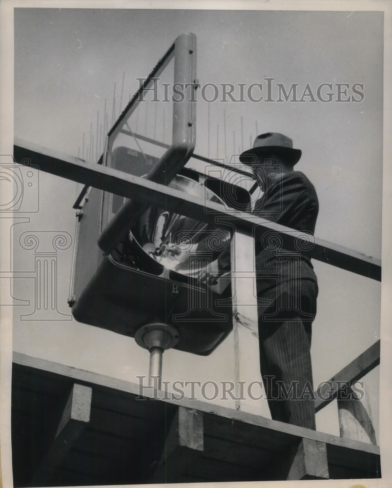 1949 Press Photo Cleveland, Ohio Charles L Scott &amp; lights at airport - nec06282 - Historic Images