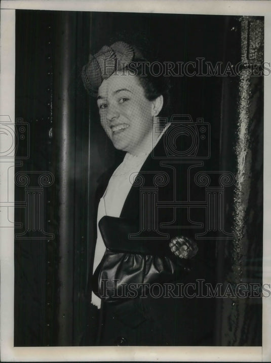 1946 Press Photo Mrs George Lucus selected typical American housewife - Historic Images